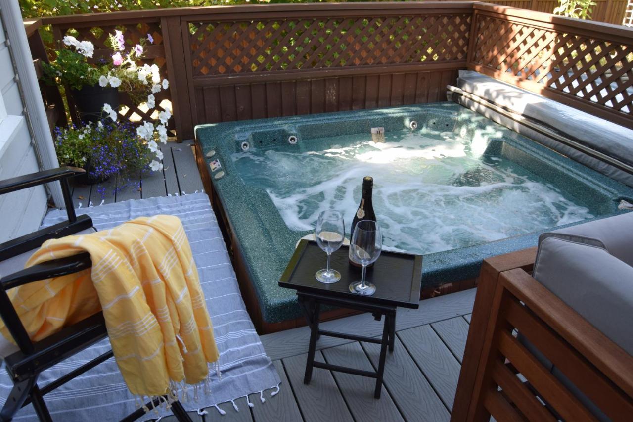 Rathtrevor Beach B&B Parksville Exterior photo